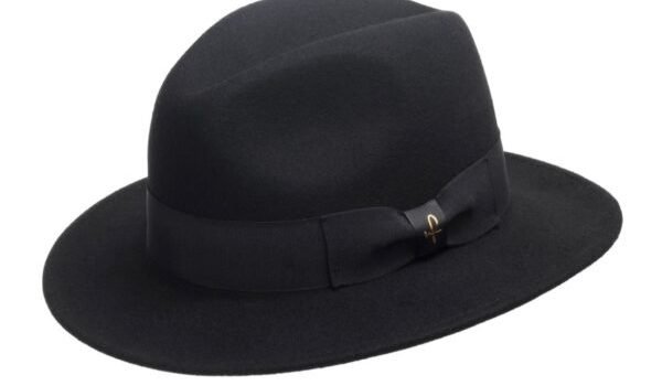 Chapeaux pour hommes et femmes - Comment porter des styles de chapeaux traditionnellement masculins